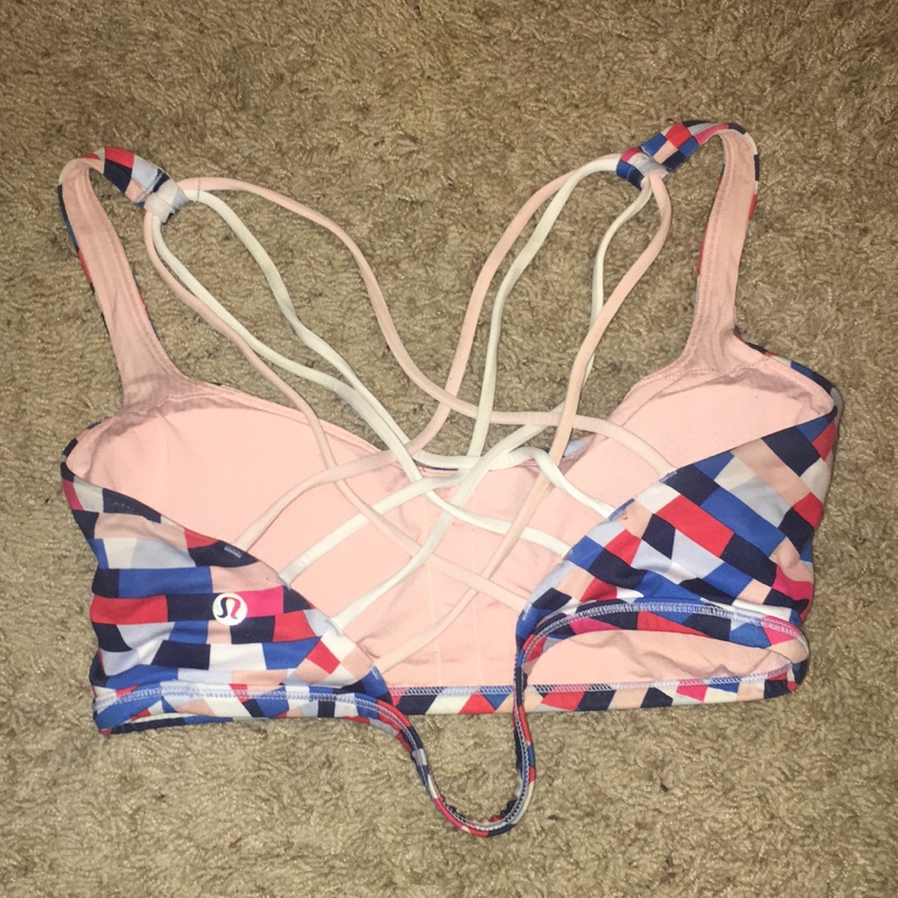 Lululemon free to be (wild) sports bra